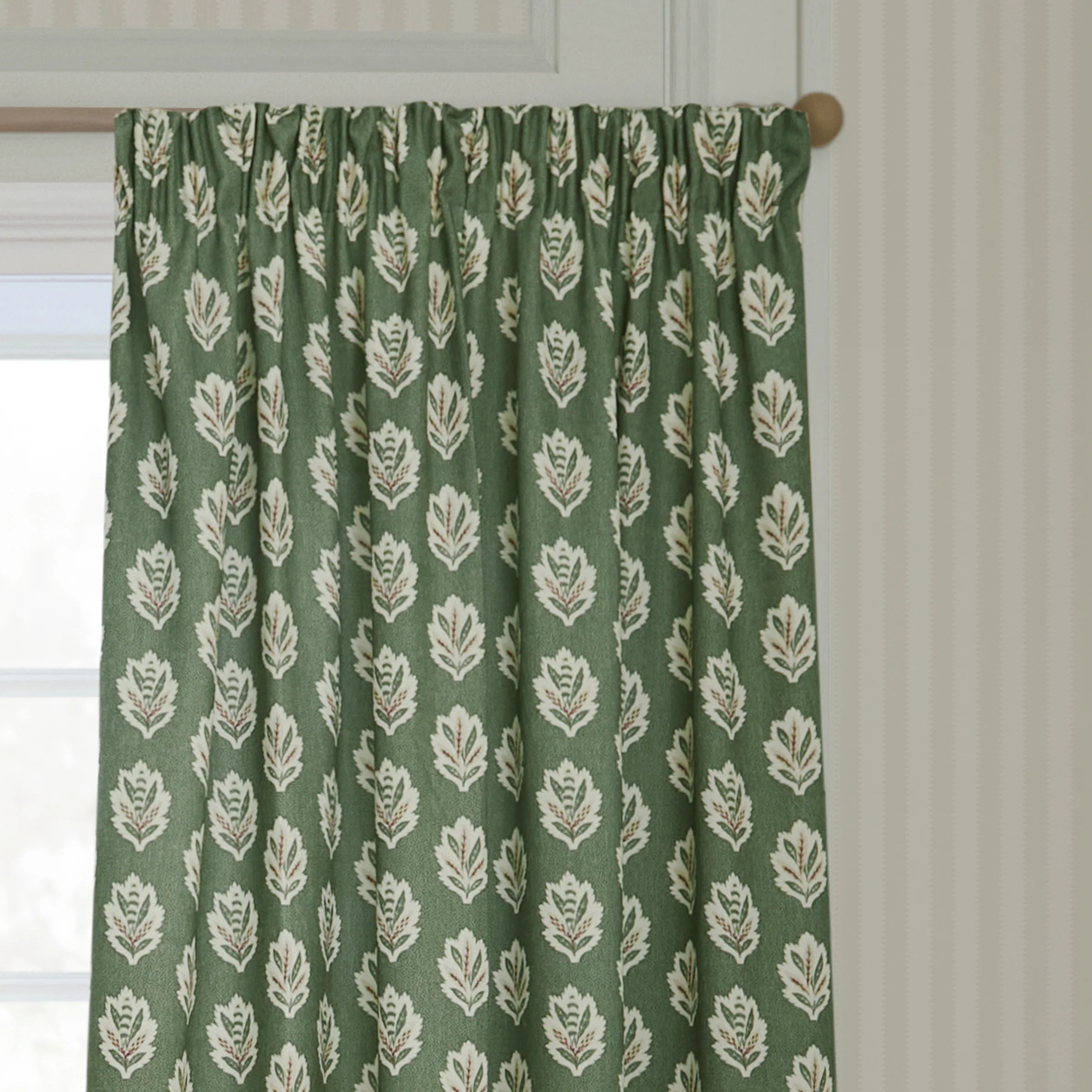Tende a pieghe a matita in jacquard Brook Woodland - Lino