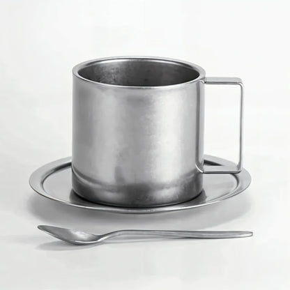 Kaffeetasse aus Edelstahl mit passender Untertasse und Löffel