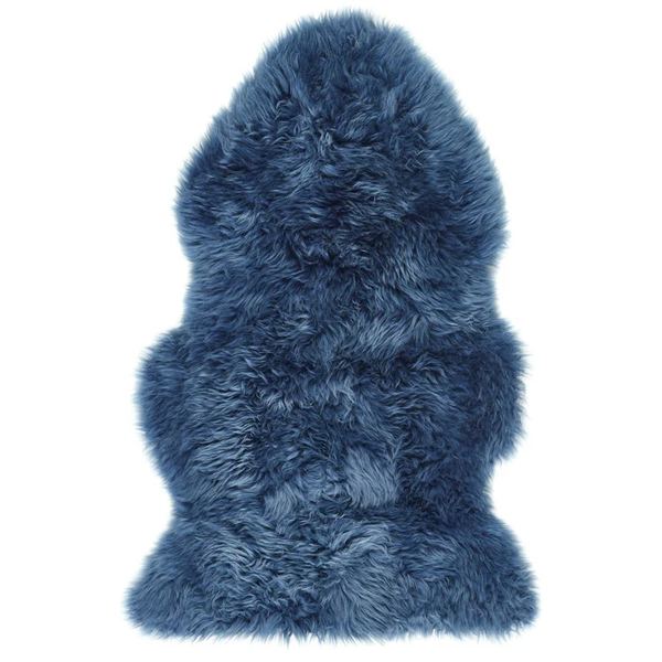 Tappeto Origins in vera pelle di pecora, colore blu navy.